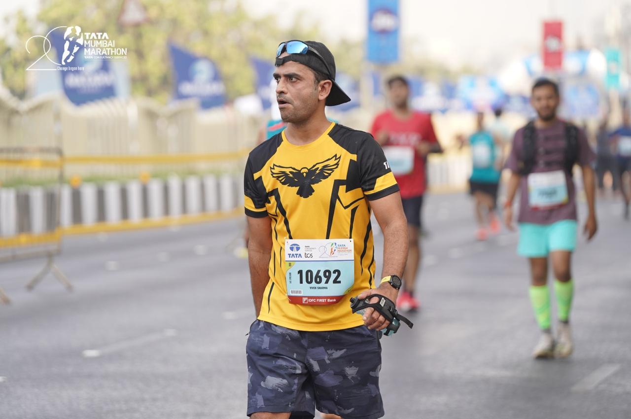 Vivek Sharma running the Tata Mumbai Marathon, focused mid-race expression